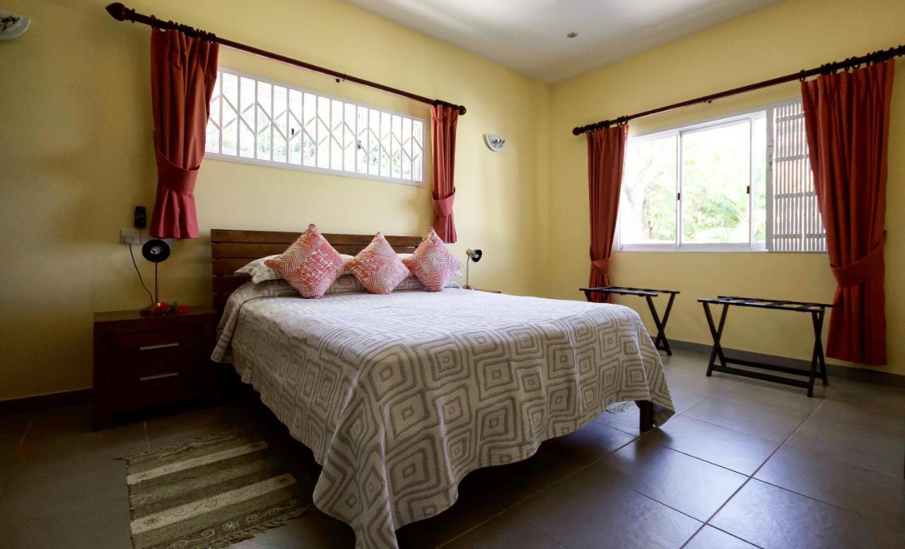 טקמק Surfers Beach Self Catering Chalets מראה חיצוני תמונה