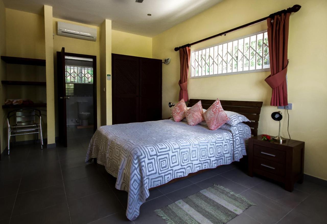 טקמק Surfers Beach Self Catering Chalets מראה חיצוני תמונה